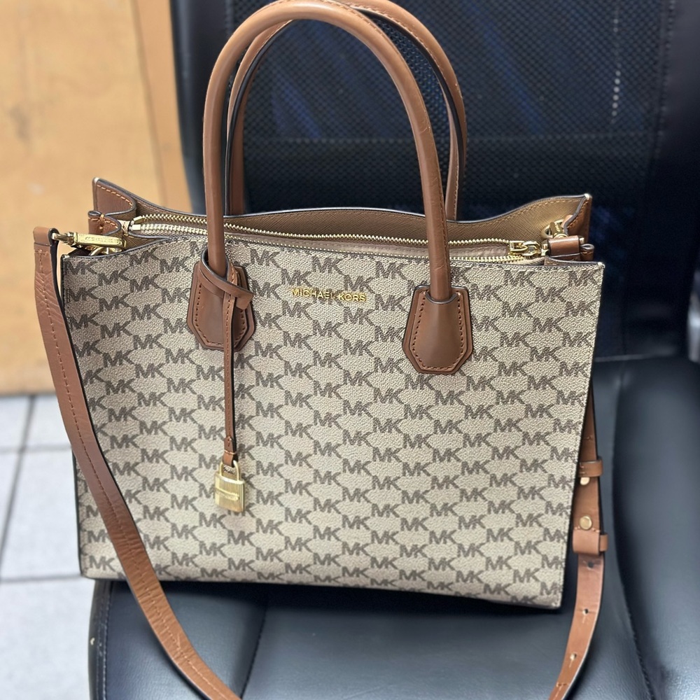 Michael kors purse and wallet